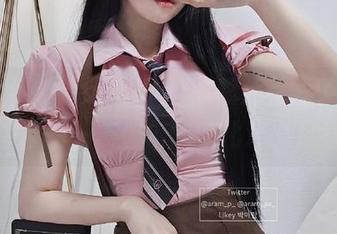 天台上，Aram(아람)的照片引发了一场想象的风暴——偶尔的变化难道是好事？