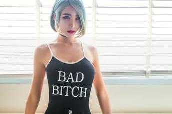 GIRLT果团网 – 周妍希居家图包，自拍和懒癌的完美结合。你以为这是随意的姿势？