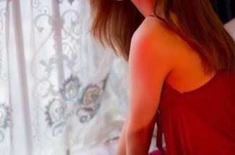 GIRLT果团网 – 看，黄歆苑的短裙在图库里翩翩起舞，赶快下载体验！