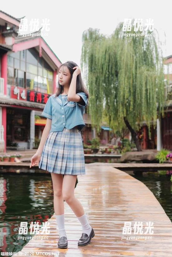 套图：喵糖映画小黄帽外出报道，惊现路边擦屁股狗，竟成了众星捧月的主角！