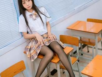 喵糖映画教你如何用免费图册好好欣赏制服下的清纯学妹！