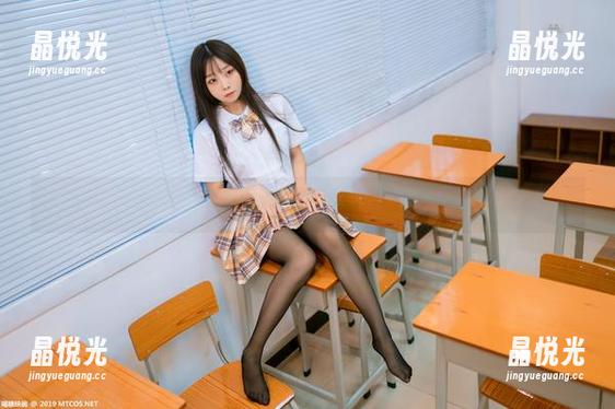 喵糖映画教你如何用免费图册好好欣赏制服下的清纯学妹！
