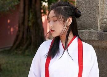 MiiTao蜜桃社 – 小魔女lily化身修女，图片带点儿迷惑，快别犹豫着下载。