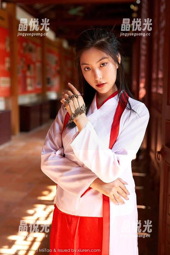 MiiTao蜜桃社 - 图库里有点猛扎的气质，缇娜美Tinami和她的皮衣组合，有点意思。