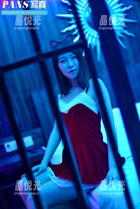 PANS摄影-琪琪 PANS摄影 - 最新图集中,琪琪的礼服也太会撩了吧?