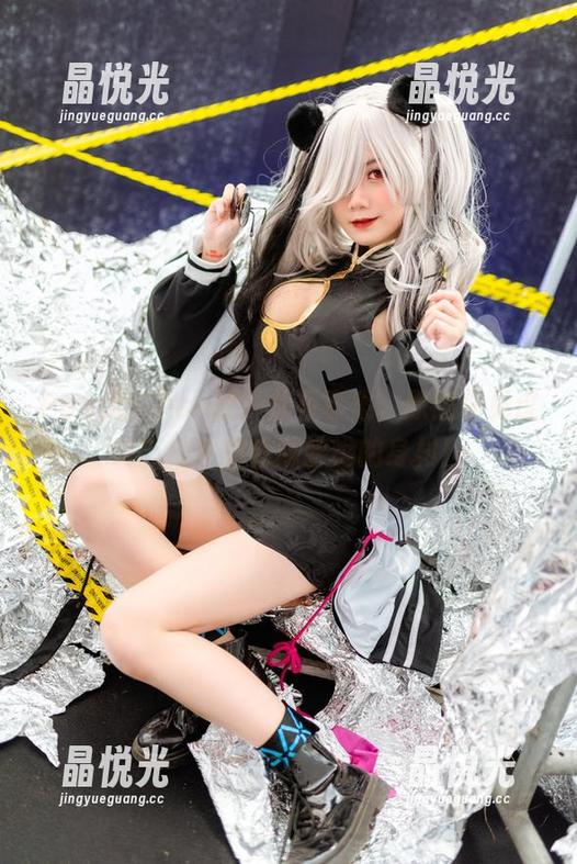 PoppaChan的户外写真集，原图你见过吗？树木都在嫉妒她的身材！