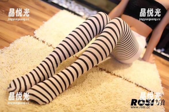看ROSI短裤美图，衣服再短，心思可不能短哦。