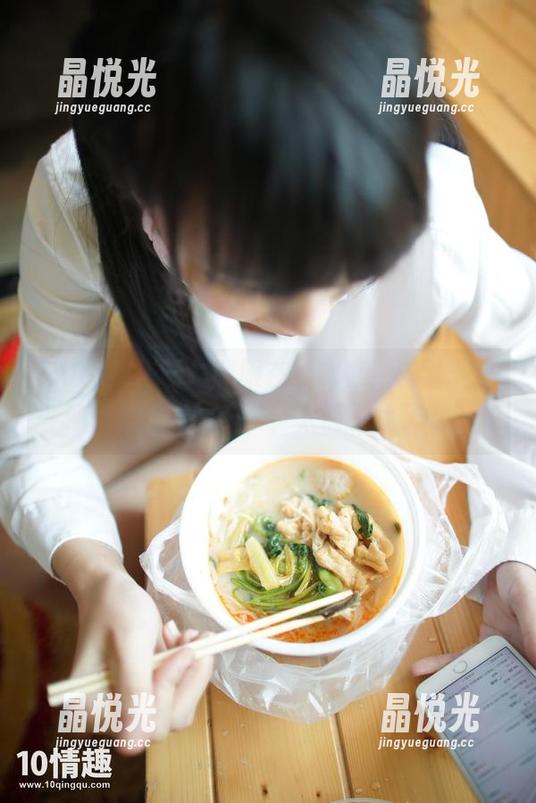 ROSI口罩 ROSI这嫩学妹制服在线浏览,求对于这种青春气息的解读,太吸引我了吧?