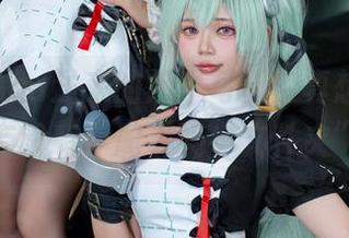 Tiny Asa送来的奶牛写真,真想问问网盘有没有专属“奶牛文件夹”?