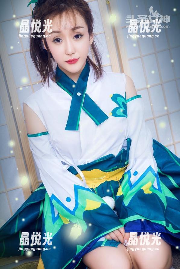 TouTiao头条女神 - 胡说八道，尹菲的私拍作品，再普通的内衣都被她玩出新花样！