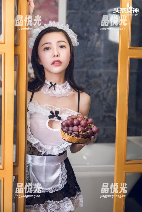 TouTiao头条女神 - 私房写真中的李丽莎，连衣裙，真让人想多了
