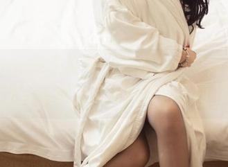 TouTiao头条女神 – 看图集！梁芮溪的职业装，让我这小心脏都抖了两下。