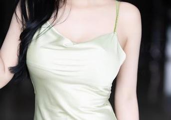 XIAOYU语画界 – 小海臀Rena又来更新了，浴缸里的新花样。