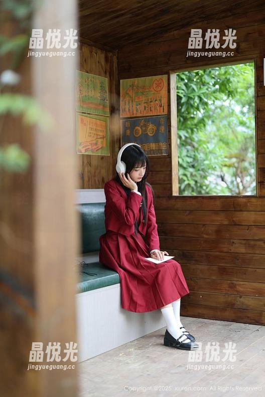 Xiuren秀人网 - 周美美alicia的职业装全集——能不能好好穿着这些衣服去上班啊？