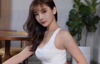 Xiuren秀人网 – 娜娜子yy和她的红裙，无奈的更新，慢慢意识到这些裙子可能也有自己的情感。
