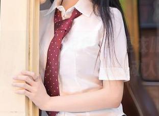 Xiuren秀人网 – 短裙不止是衣服，甜七七让无圣光也变得如此动人。