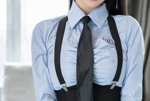 Xiuren秀人网 – 无圣光下的白白Alina，毛衣跟灵魂一样真实。