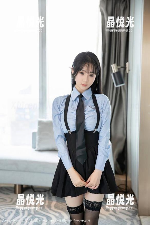 Xiuren秀人网 - 无圣光下的白白Alina，毛衣跟灵魂一样真实。