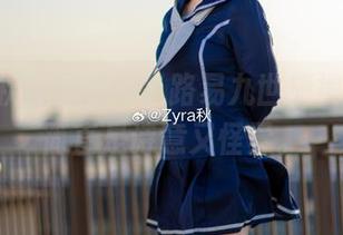 Zyra秋的图集中，路易九世旗袍的存在简直是诗意又怪异。