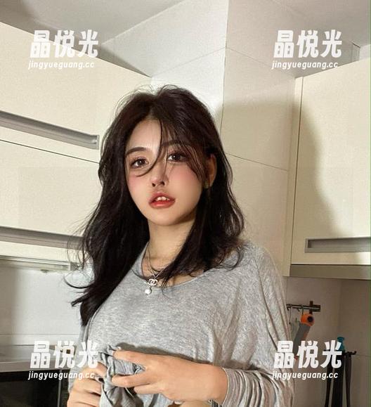 微密圈 - 运动图包又来了，这次横空出世的是于芷晴，她的气场压得我想躺平。