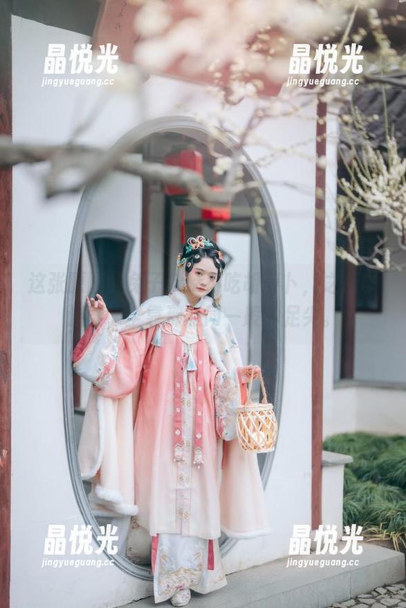 这张原图的兔子Zzz不吃胡萝卜，之所以温柔，全靠那非同一般的足尖。