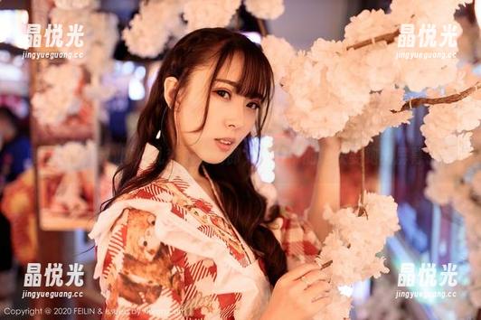 嗲囡囡-陈媚儿 嗲囡囡 - 看!陈媚儿变成兔女郎,照片中的她快要跑出屏幕了!