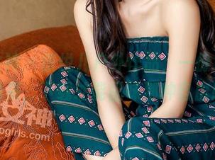 头条女神 – 信悦儿户外作品，一份色彩款款而来，下载才能品味那种自由感！