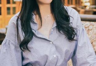 头条女神 – 美图or壁纸？艾小青的性感小野猫让你都两难了