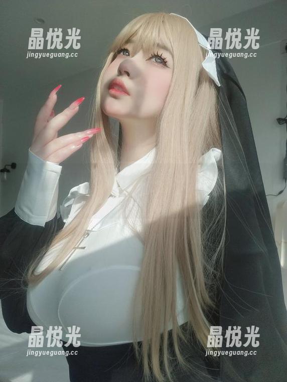 女主K 红色毛衣的女主K妹妹:无意间的图片分享,其实是心机满满