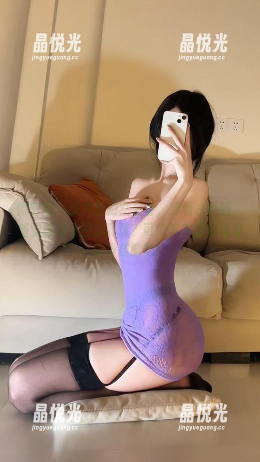 女刺客 微密圈 - 照片里的女刺客,穿着水手服,感觉像是在跟我调情?可她其实是在练习隐身技能吧!