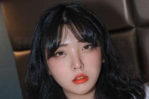 这个连体衣，福利和写真完美融合！宋哈娜简约又有料。