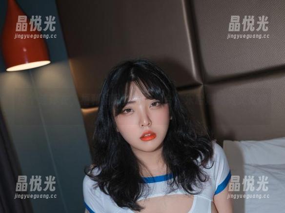 这个连体衣，福利和写真完美融合！宋哈娜简约又有料。