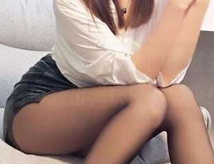 原图合集中，小女巫露娜的圣诞装宛若从童话中走出，快停下脚步！