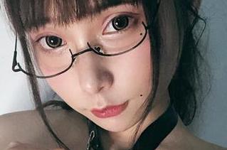 为何小泉学姐吖的灰丝照片总让我想起了小时候的记忆？