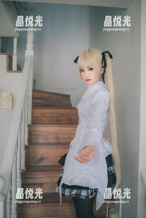 当小野妹子w化身校服女王，美图在不知不觉中勾勒出青涩的模样。