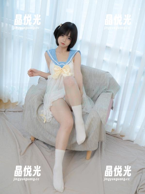 少女秩序-小满 少女秩序 - 图库里的小满:光影交错,裸足走的是心情