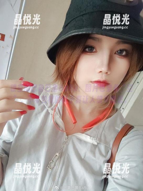 镂空的巴鲁巴鲁BaRu：图片也穿着“空”，不带包袱的样子真让人想多想想。