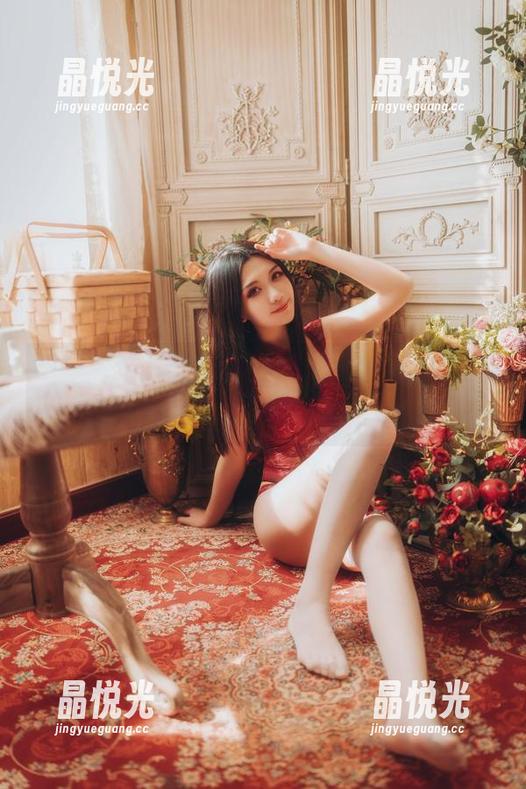 希希_啾 分享希希_啾水手服套图,快来看看这些“海盗”的模样!