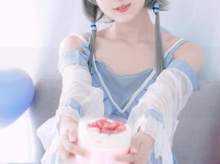 不得不提！弥音音ww的纯白蔷薇套图，有种忽然觉得花粉过敏的恩典。