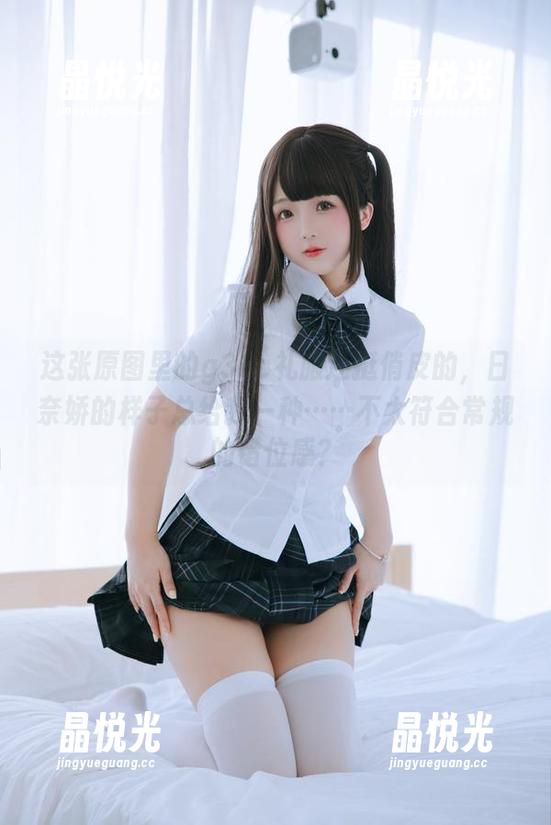 这张原图里的g36c礼服还挺俏皮的，日奈娇的样子总给我一种……不太符合常规的错位感？