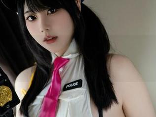 为什么是一只废喵了的牛仔裤写真看起来那么放松？答案在这本图册里！