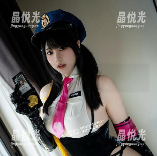 为什么是一只废喵了的牛仔裤写真看起来那么放松？答案在这本图册里！