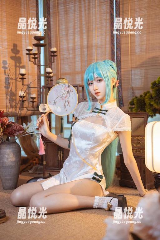 木棉棉OwO 套图中的木棉棉OwO,职业装也可以是个性十足的搅局者