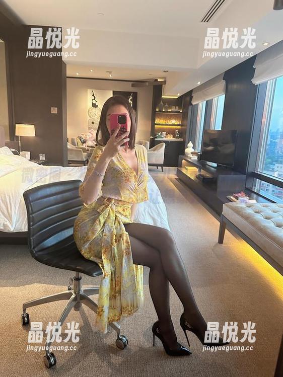微密圈 - 福利就藏在果儿Victoria的半腿肉丝里，原图足以让想象力飞起来！
