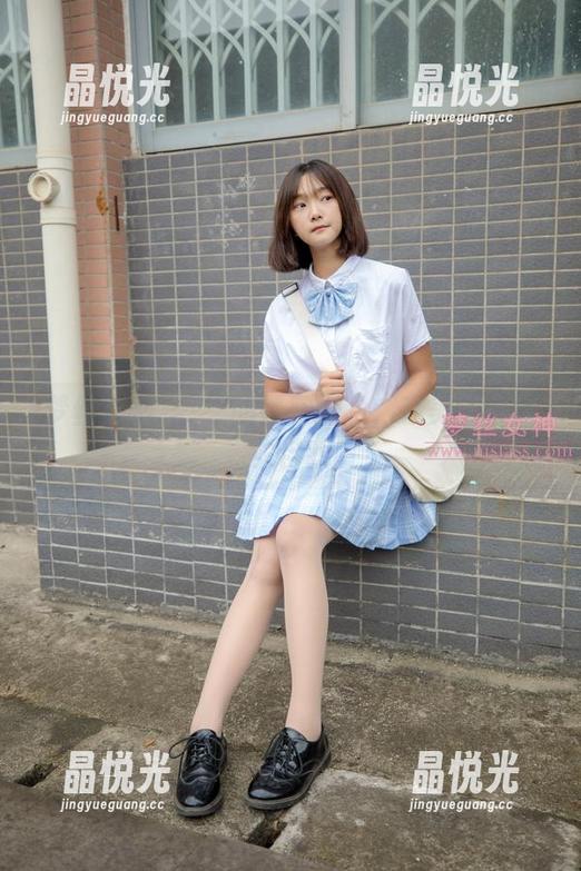 梦丝女神 - 玥玥的镂空探险：在美图中迷失自我