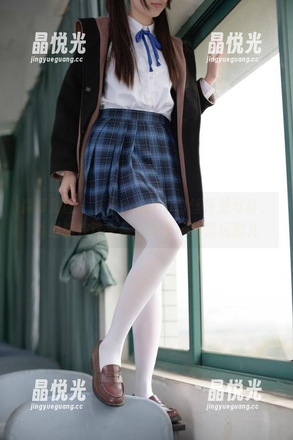 森萝财团-Aika 森萝财团 - Aika的80D白丝外景写真,体操服在这里带来点不一样的玩意儿