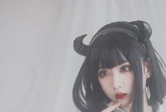 清颜颜子的圣诞COSTUME，原图和你的圣诞梦有点不搭噶？