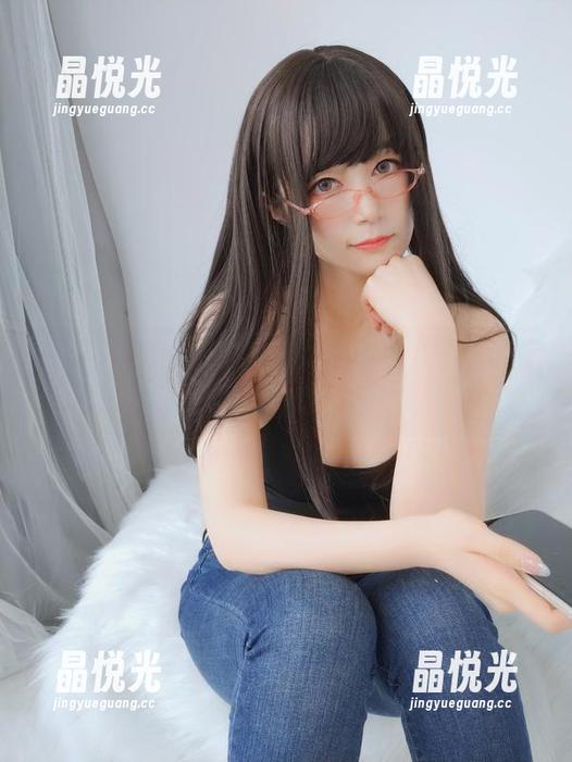 白银81 白银81的私拍图集:女仆2021,不穿衣服的假装乖巧