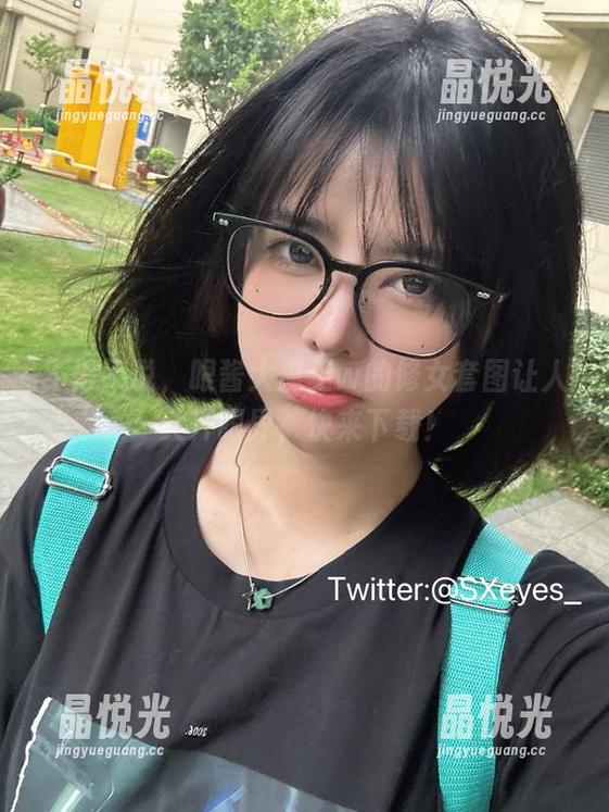 不得不说，眼酱大魔王w的修女套图让人大开眼界，快来下载！
