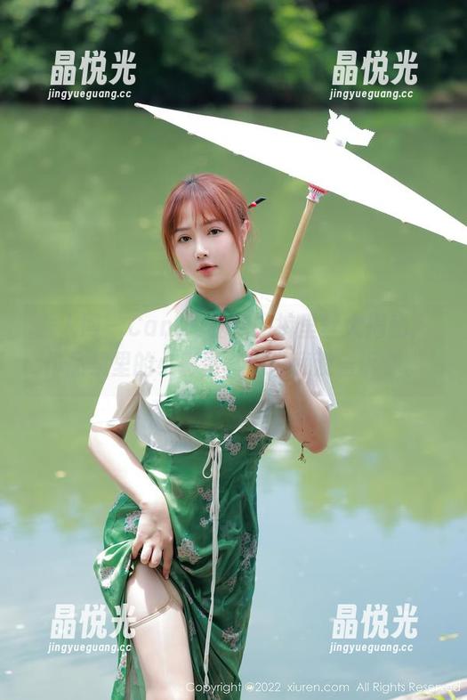 秀人网 - Candy糖糖的裤里丝大揭秘：作品集里的小彩蛋，别说我没告诉你。